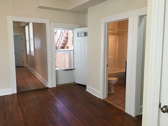 5th image of 416 N 33rd St APT 1