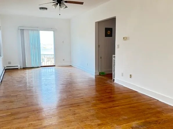 39 Tompkins Circle image 4 of 17