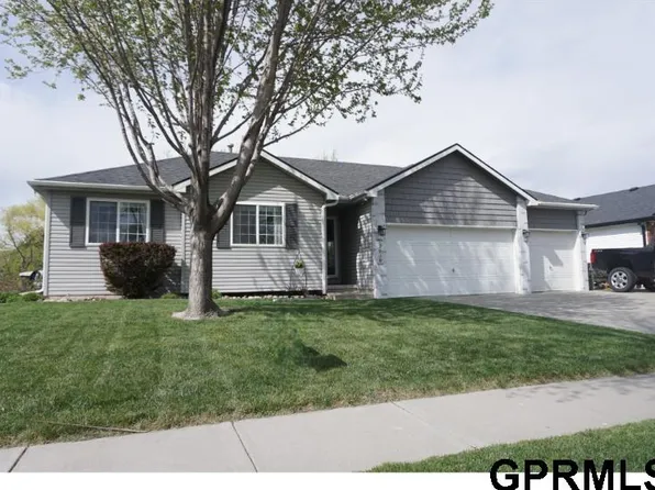 2010 Gunnison Dr, Lincoln, NE 68521