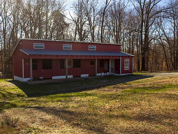 3 Stall Stable and Tack Room