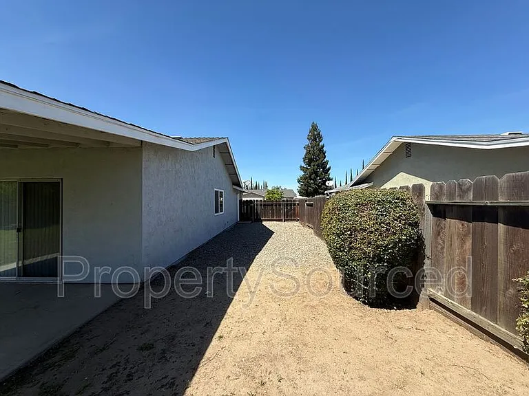 1462 Snyder St — Photo 34
