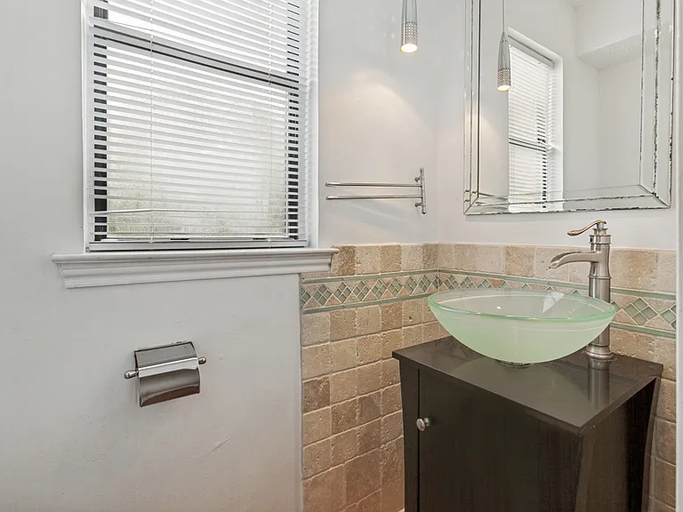 13238 Carthage Ln — Photo 14