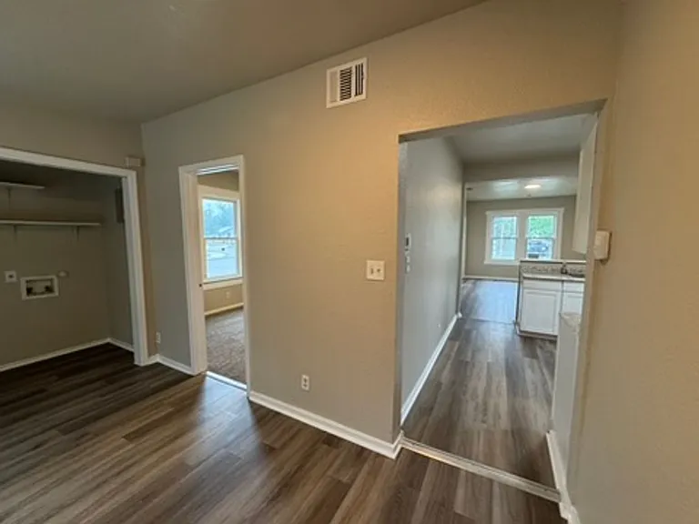 420 Clark Ave — Photo 14