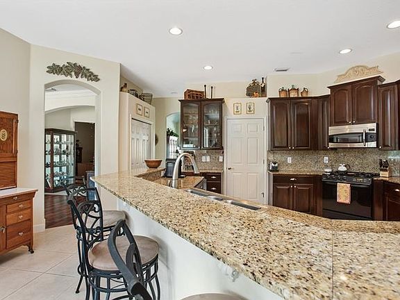 4th image of 16307 Royal Park Ct