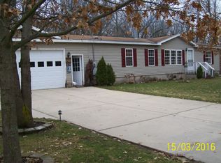 17140 Seneca Ct, Howard City, MI 49329