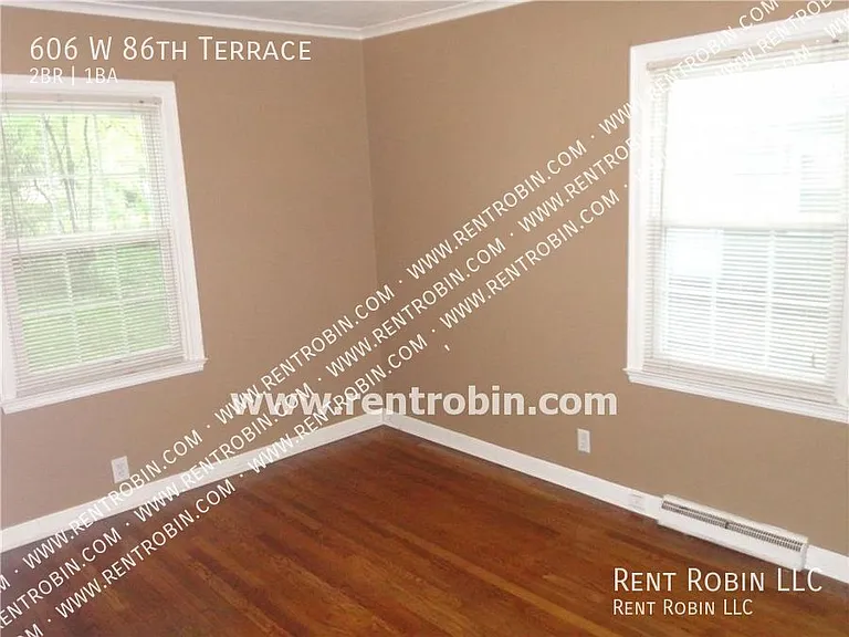 606 W 86th Ter — Photo 4