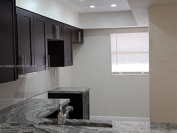 3rd image of 4020 Del Rio Way