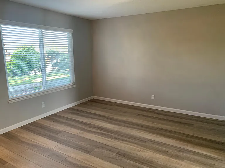 1443 Spring Valley Cmn — Photo 23