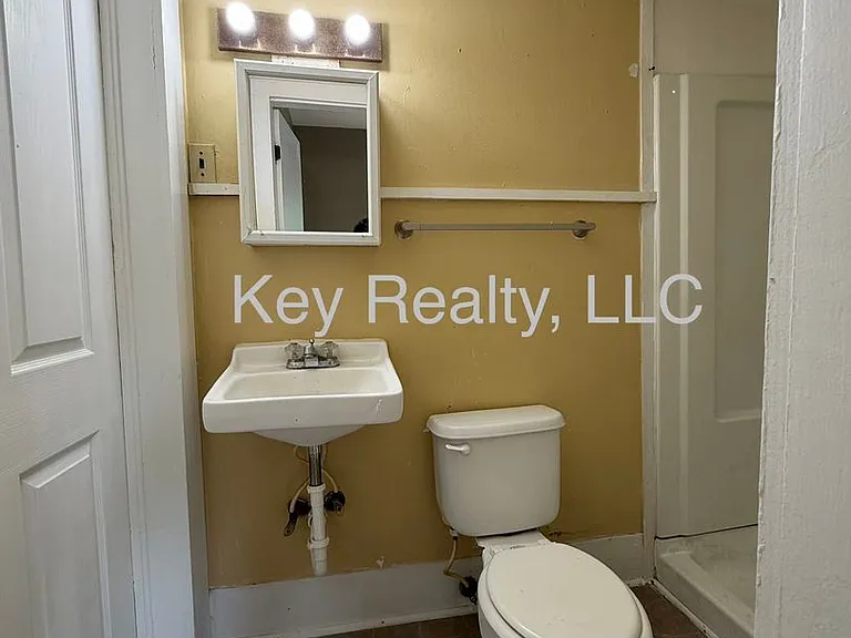 200 Reagan St — Photo 8