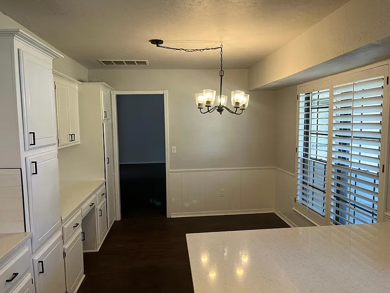 801 Wendy Ln — Photo 3