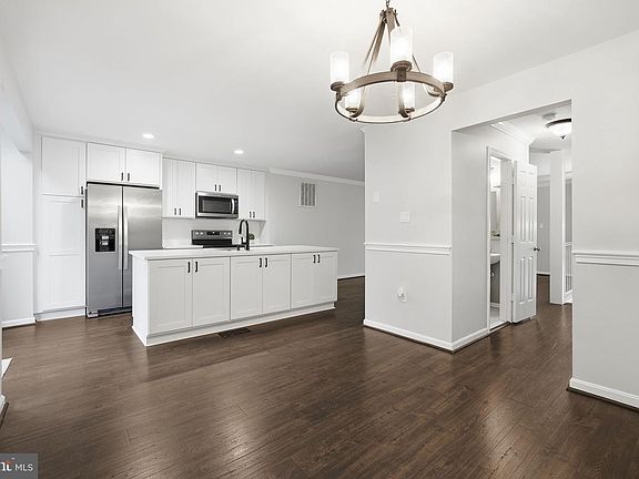 4th image of 15628 Montview Dr