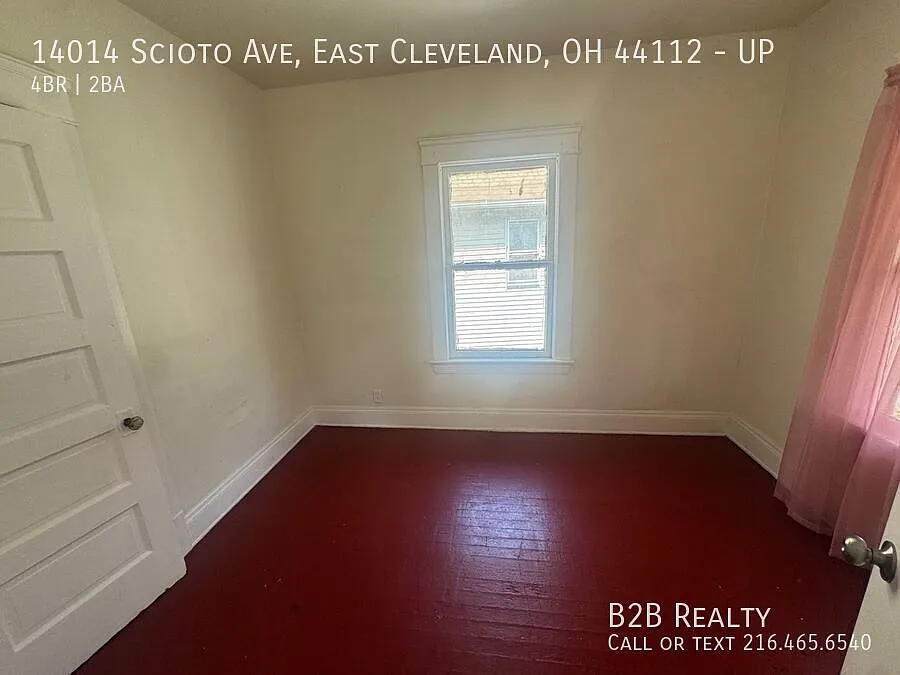 Spacious Four-Bedroom Unit in a Charming Multifamily Property Available Now! — Photo 4