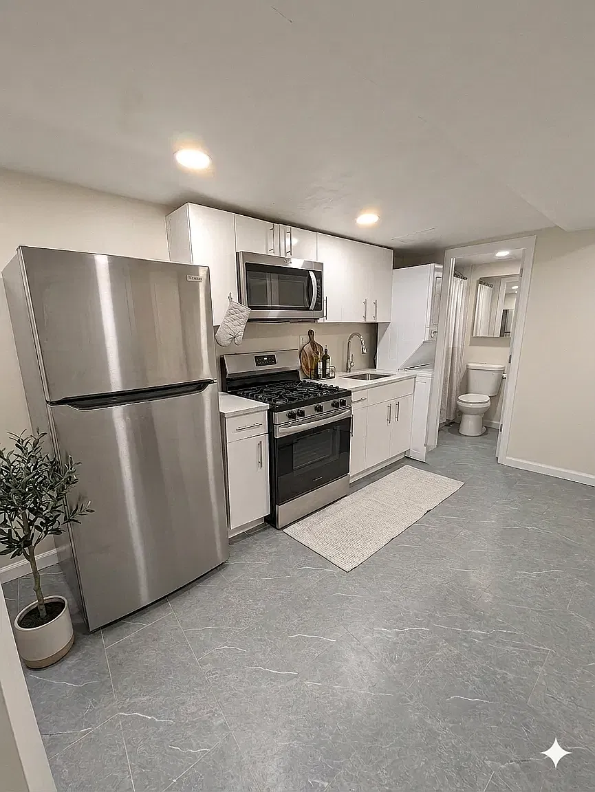 1534 Vyse Avenue — Photo 3