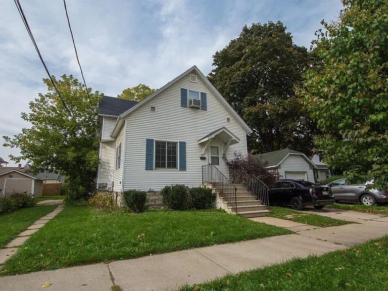 127B Woodlawn Ave — Photo 9