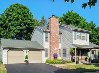 636 Dixon Ct, Gurnee, IL 60031