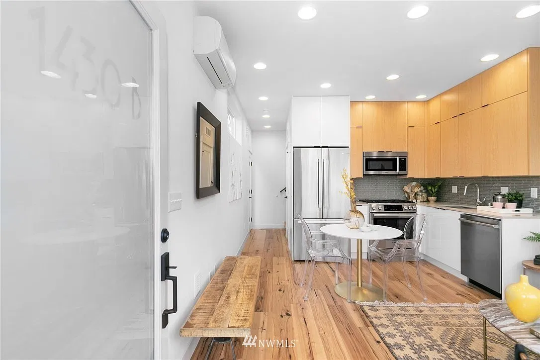 2 bed, 901 sqft, $3,200 — Photo 4