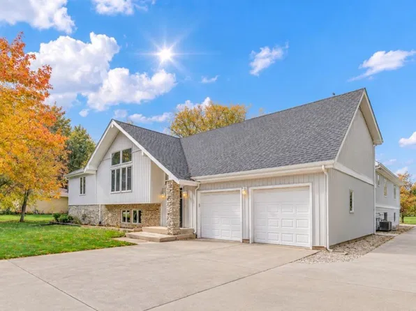 7N140 Nancy Ln, St Charles, IL 60175