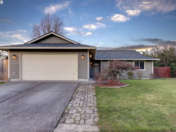 1419 E 2nd St, La Center, WA 98629