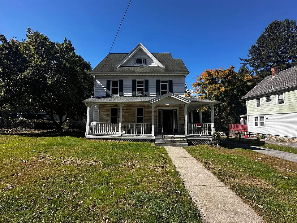 275 N Main St