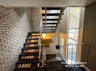 101 25th Ave SW #9, Calgary, AB T2S0K8