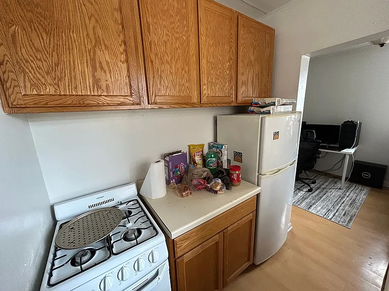 930 N Marshall St — Photo 20