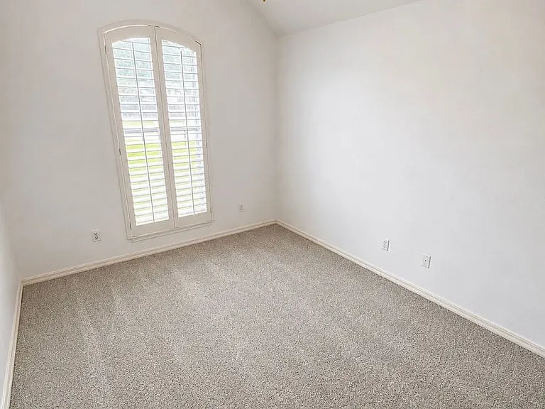 2914 Le Oaks — Photo 8