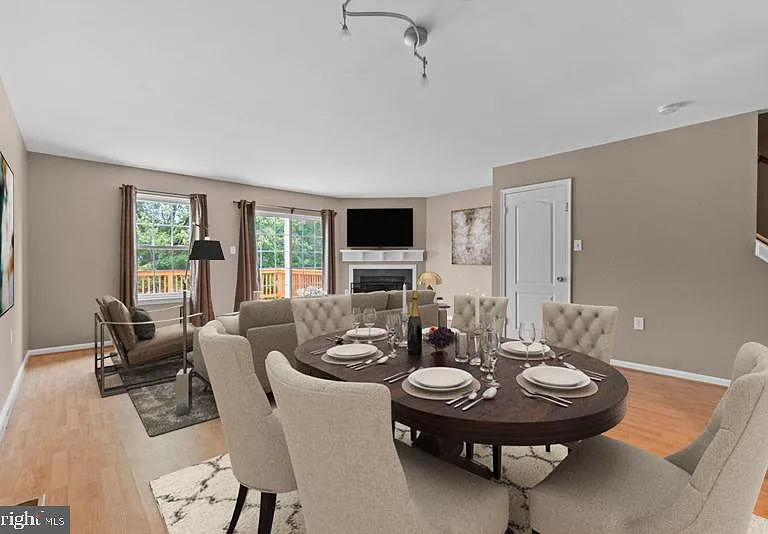 8 Wessex Ct — Photo 2