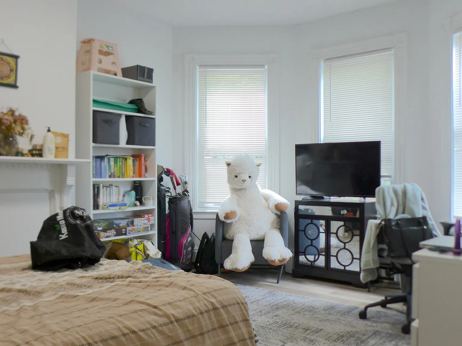3 bed, 9999 sqft, $3,750 — Photo 2