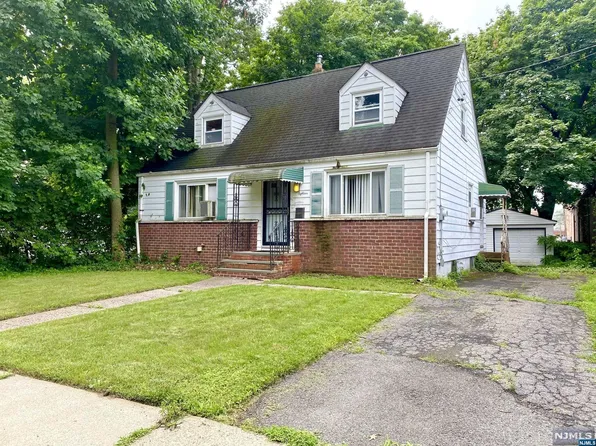 18 Bedford Ave, Teaneck, NJ 07666