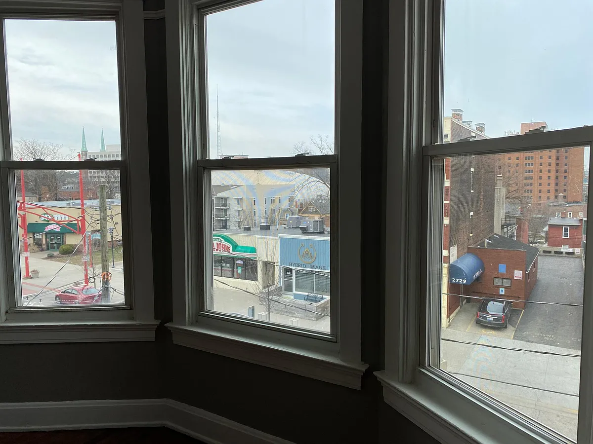 Building Photo - 2726 Vine St #6