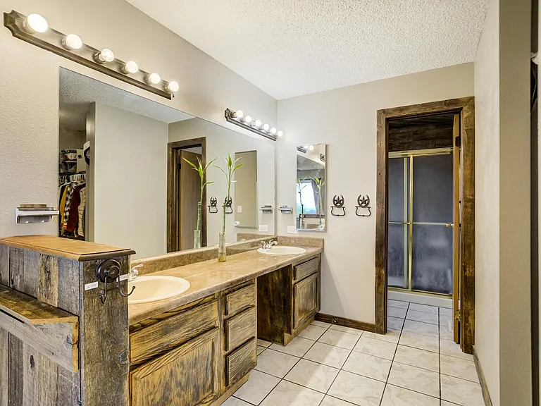 7425 Painted Rock Dr — Photo 43