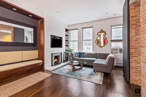 Sold by R New York | media 11