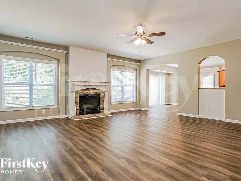 3253 Groveshire Dr — Photo 4