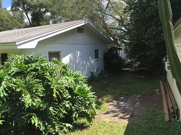 3rd image of 3 S Lake Roy Ln