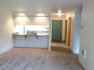 17376 NE Couch St #B, Portland, OR 97230