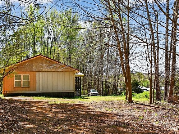 3rd image of 130 Hankins Rd