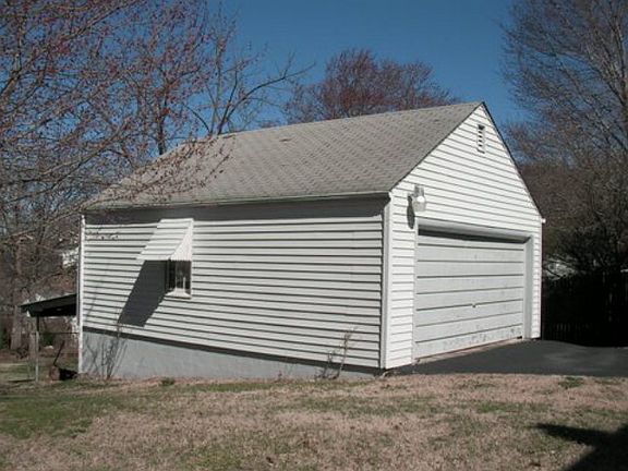 5th image of 1006 Highland St