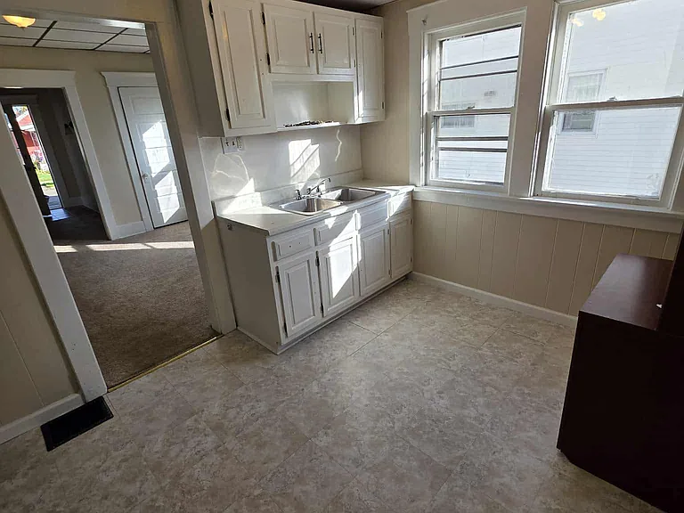 615-617 E 29th St #1 — Photo 3