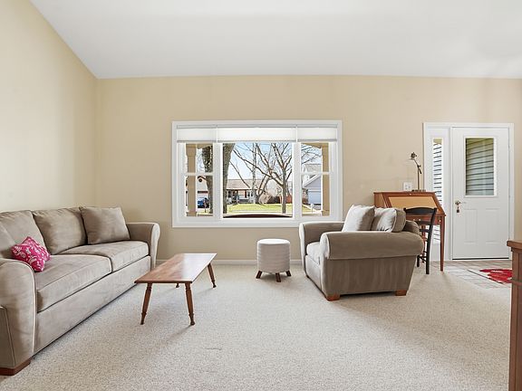 5th image of 330 Indian Ridge Trl