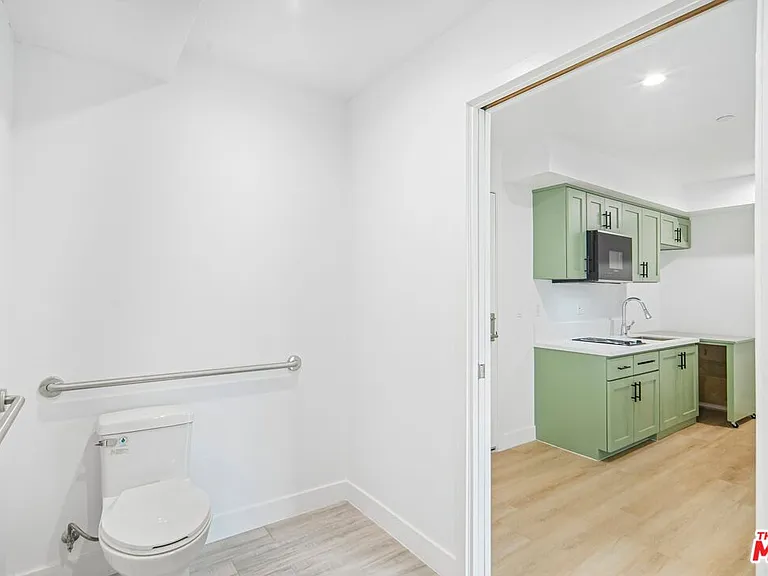 3221 W 71st St — Photo 13