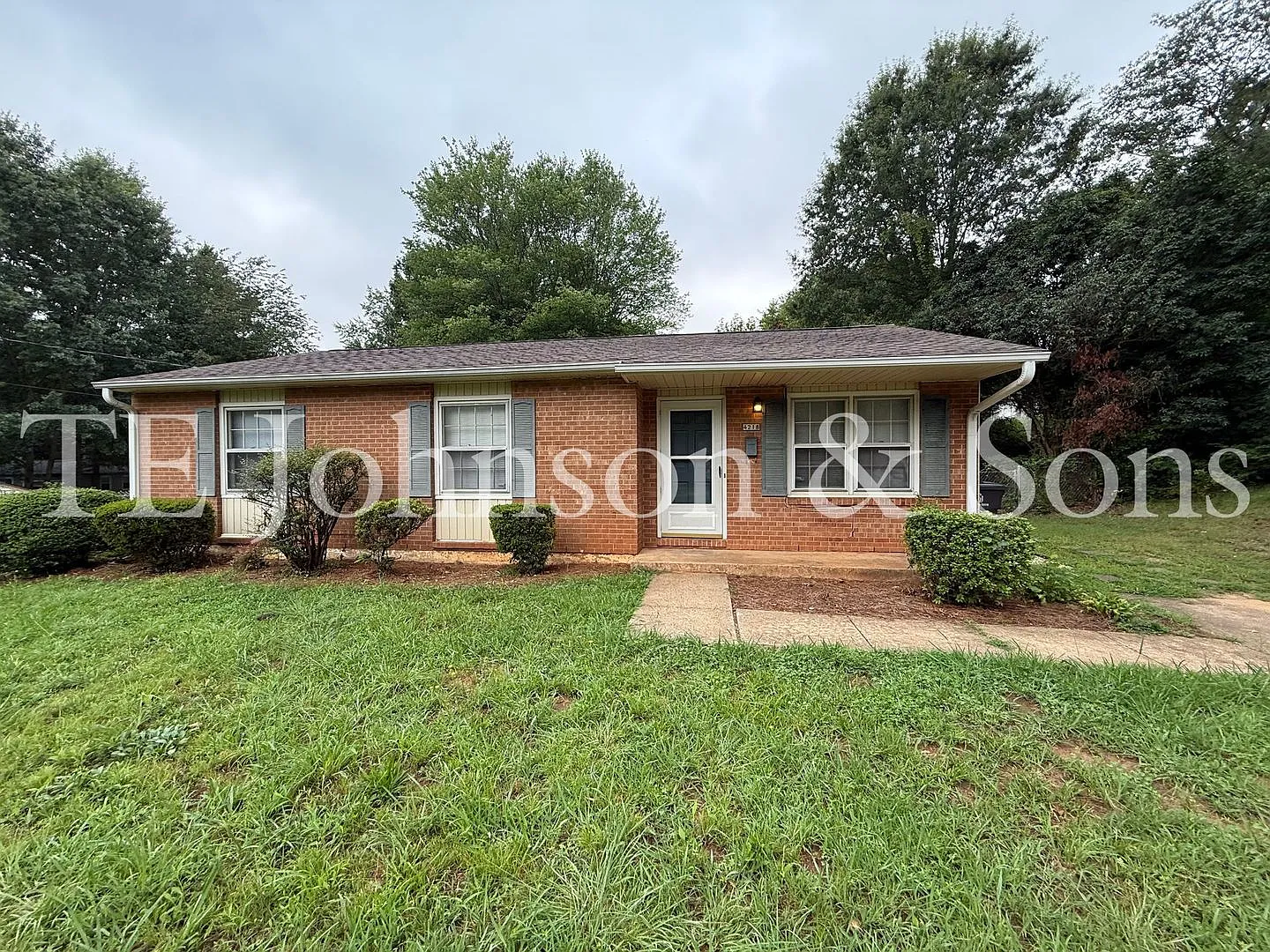 Charming 4 Bedroom Ranch with Fenced Yard and Hardwood Floors — Photo 1