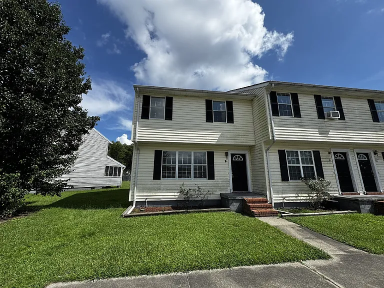 1100 Pineland Ave #9A — Photo 1