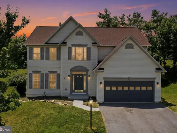 48 Lansing Ct, Falling Waters, WV 25419