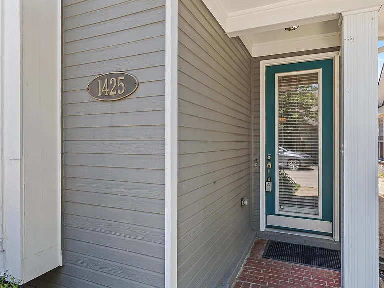 1425 Island Town Dr — Photo 3
