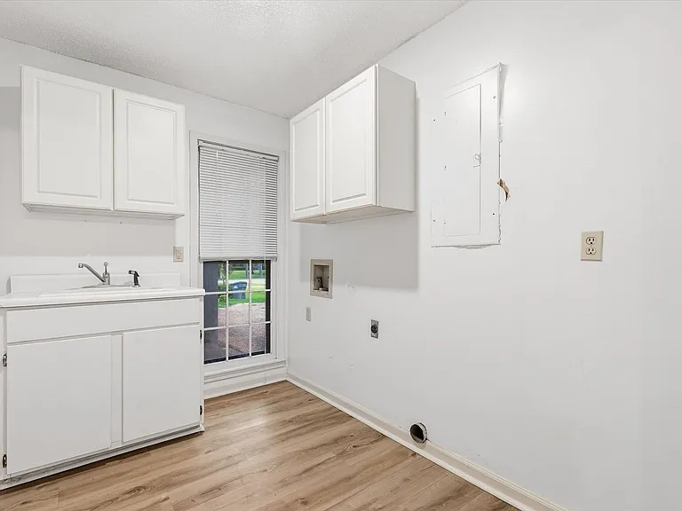1610 Hillcrest Dr — Photo 38