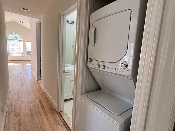 5th image of 111 Manorhaven Blvd #2F