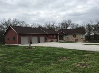 10010 N South Lake Dr, Newton, IL 62448