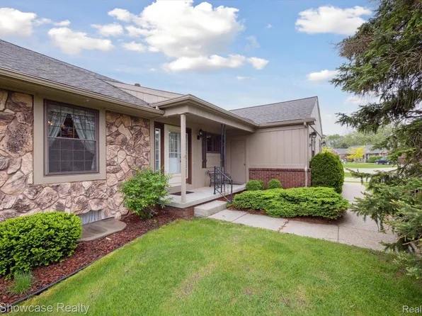 11928 Shenandoah Dr #3, South Lyon, MI 48178