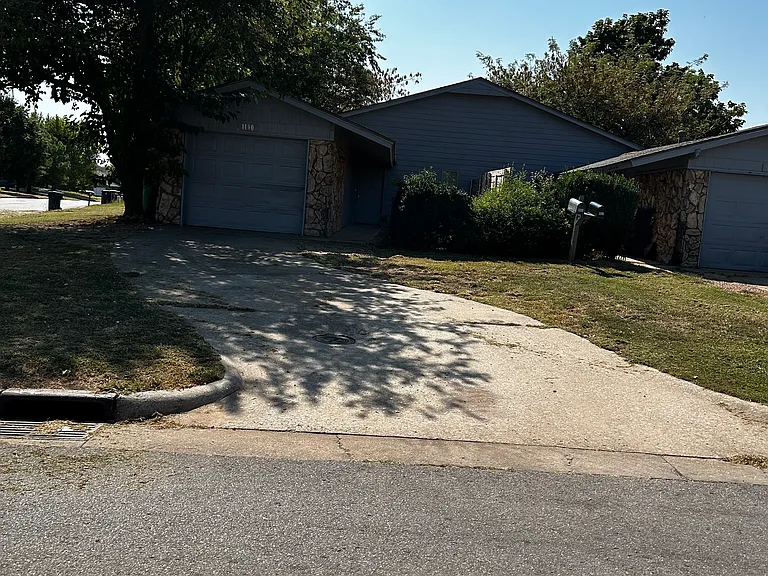 1100 SW 77th Pl — Photo 2