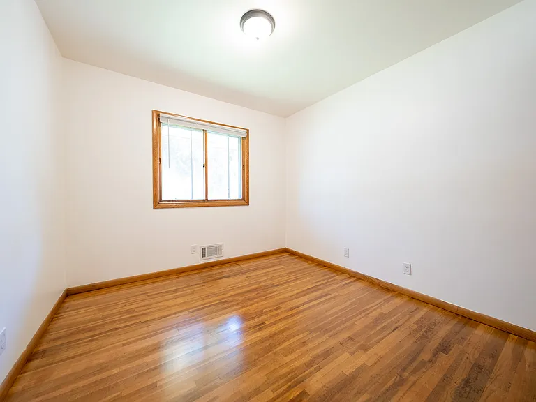 10130 Fremont Ave S — Photo 14